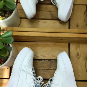 فروش بسیار ویژه  کفش اسپرت  زنانه  دخترانه مدل suptme  جدید و خوشپا رنگ سفید آبی باارسال رایگان کد 5053