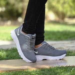 حراااج ویژه کفش پسرانه مردانه مدل نایک  رنگ طوسی نایک سفید جدید و جذآب با کد ۵۲۴۱با ارسال رایگان