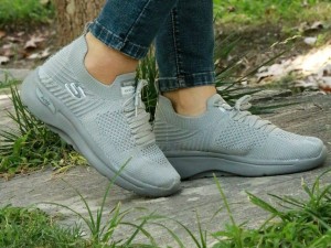 حراج کتونی پیاه روی دخترانه  مدل اسکیچرز  کد 4044 با ارسال رایگان فقط268000  تومان