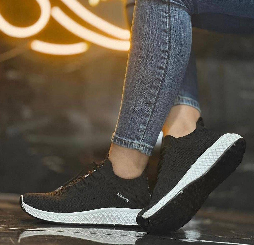 حراج  بزرگ کفش اسپرت و پیاده روی  زنانه جورابی مدل FASHION  با دوام مشکی سفید پرفروش