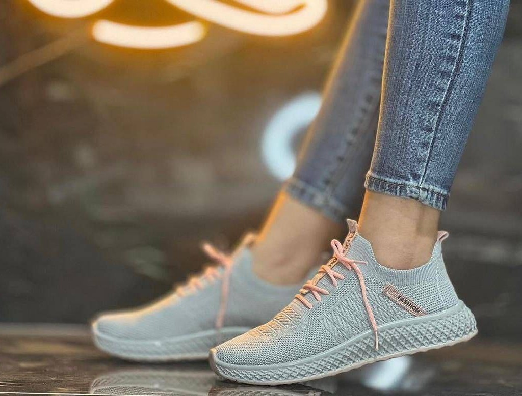 حراج  بزرگ کفش اسپرت و پیاده روی  زنانه جورابی مدل FASHION  خوش فرم طوسی صورتی با کیفیت