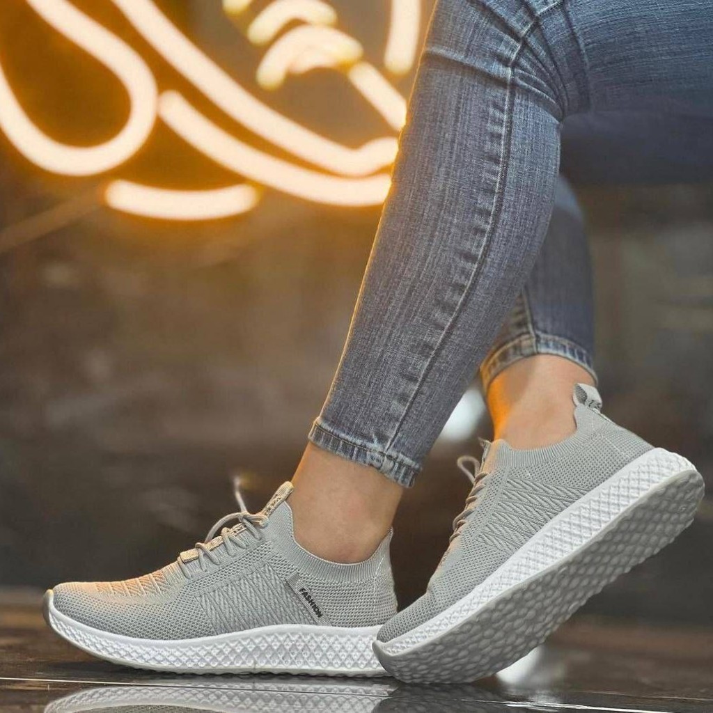 حراج  بزرگ کفش اسپرت و پیاده روی  زنانه جورابی مدل FASHION  شیک و جذاب طوسی سفید  جدید