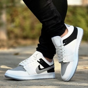 فروش عالی کفش  کتونی اسپرت مردانه پسرانه  مدل جردن دونایک (Nike Jordan)شیک و به روز رنگ مشکی سفید  باارسال رایگان