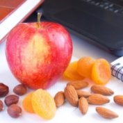 چه خوراکی هايی در محل کار بخوريم؟