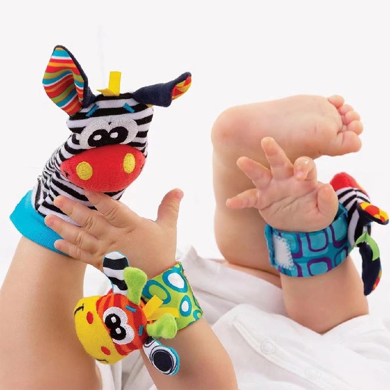 جوراب و مچ بند جغجغه ای نوزاد طرح حیوانات مشکی نارنجی کد P/JM6868/A
