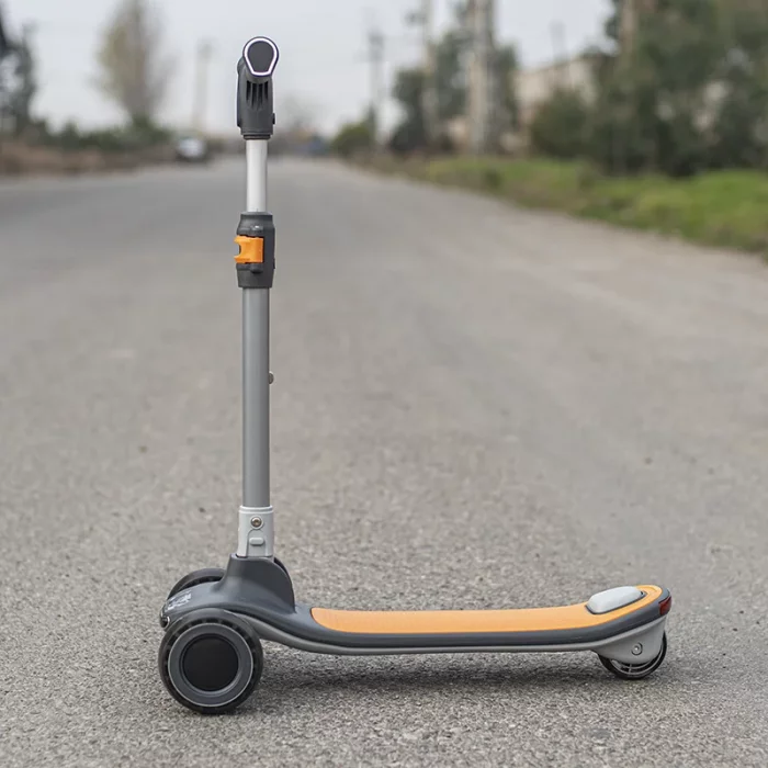 اسکوتر کودک تاشو نشیمن دار رنگ مشکی کد P/ZG612/A