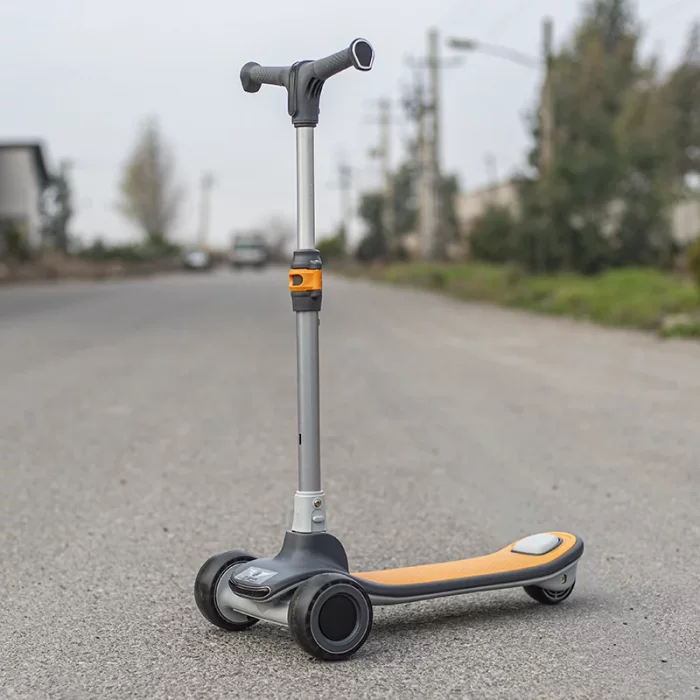 اسکوتر کودک تاشو نشیمن دار رنگ مشکی کد P/ZG612/A