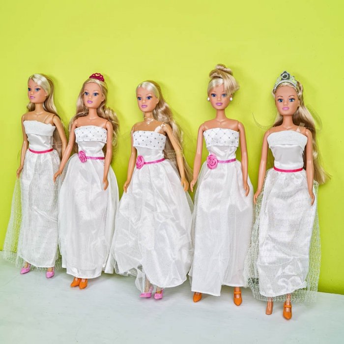 عروسک باربی با لباس سفید تک عددی کد P/HC06/E
