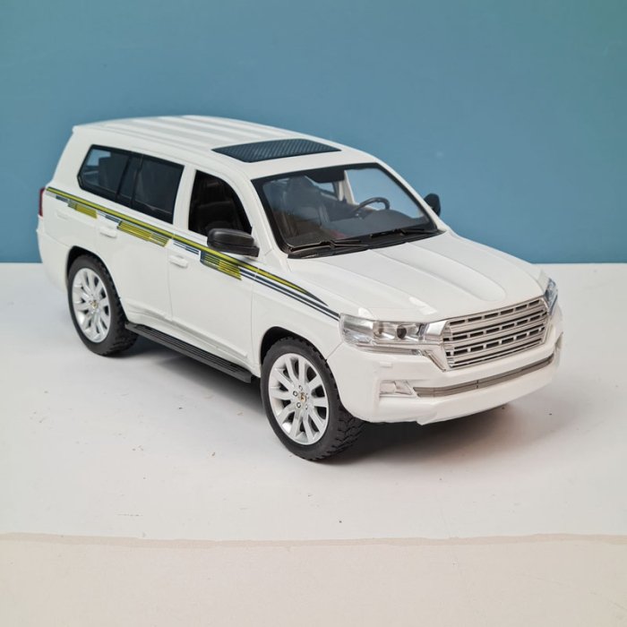 ماشین کنترلی لندکروز سفید کد P/868M309A/A