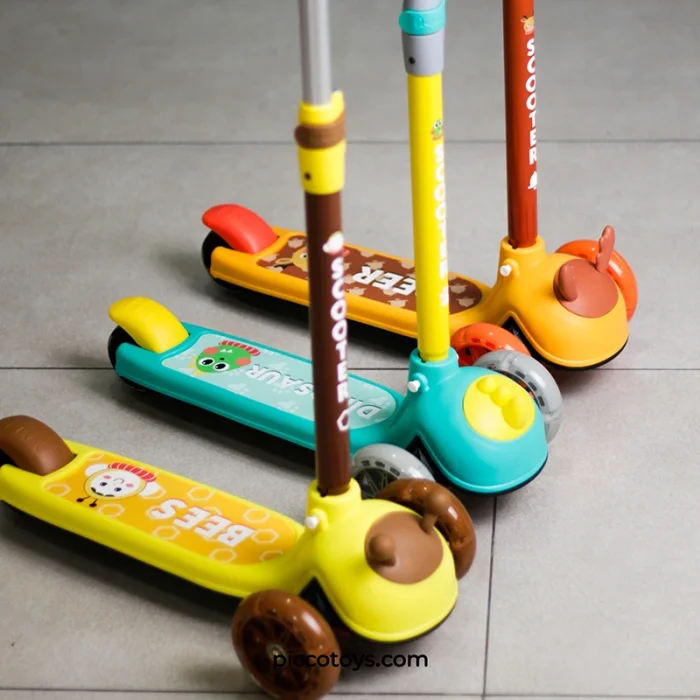 اسکوتر کودک چراغدار مدل دایناسور سبز کد P/806/SA