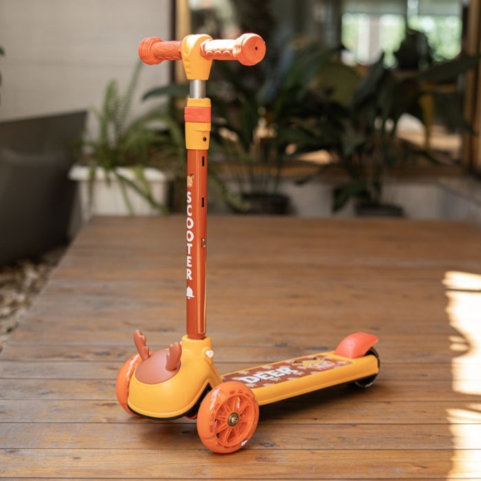 اسکوتر کودک چراغدار مدل گوزن نارنجی کد P/806/NA