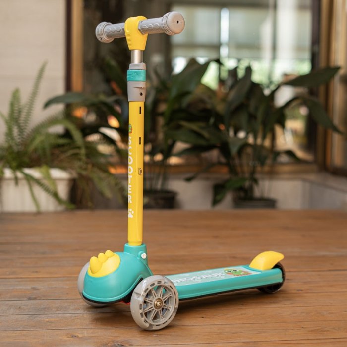 اسکوتر کودک چراغدار مدل دایناسور سبز کد P/806/SA