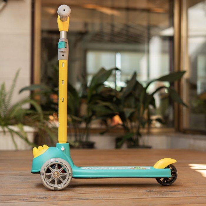 اسکوتر کودک چراغدار مدل دایناسور سبز کد P/806/SA