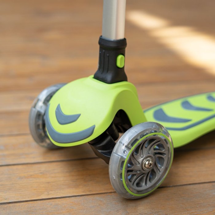 اسکوتر کودک تاشو کیک اند رول Kick and roll Scooter رنگ سبز کد P/S6/SA