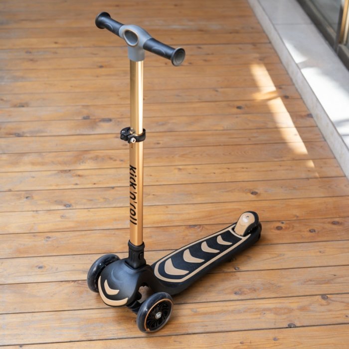 اسکوتر کودک تاشو کیک اند رول Kick and roll Scooter رنگ مشکی طلایی کد P/S6/ME