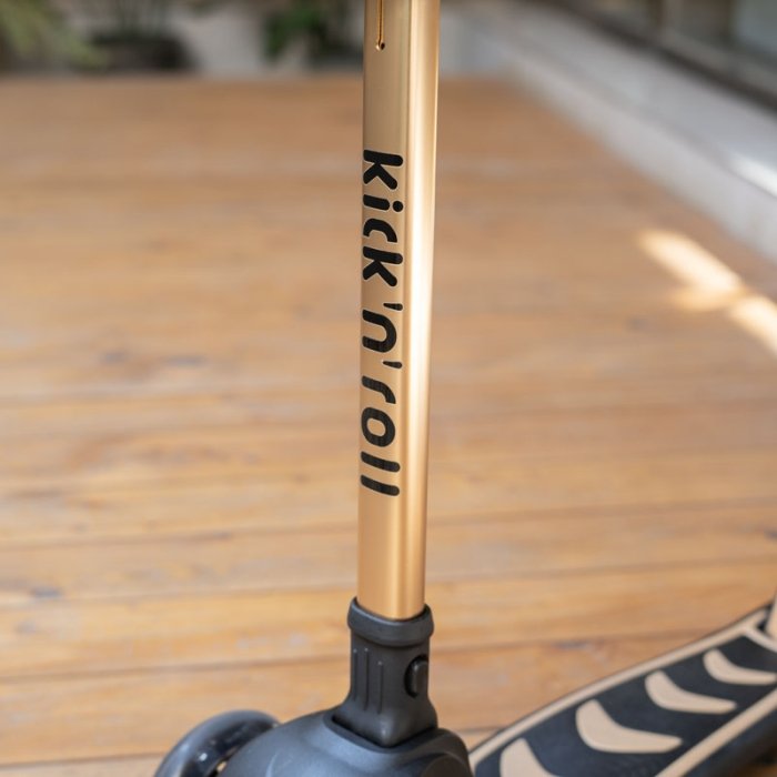 اسکوتر کودک تاشو کیک اند رول Kick and roll Scooter رنگ مشکی طلایی کد P/S6/ME