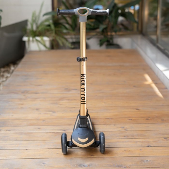 اسکوتر کودک تاشو کیک اند رول Kick and roll Scooter رنگ مشکی طلایی کد P/S6/ME