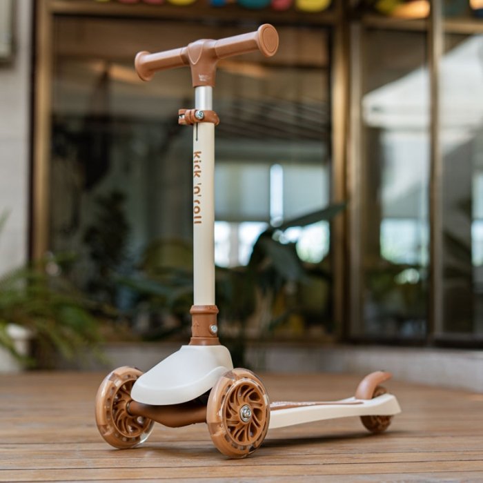 اسکوتر کودک تاشو کیک اند رول Kick and roll Scooter رنگ کرم قهوه ای کد P/K4/CQ