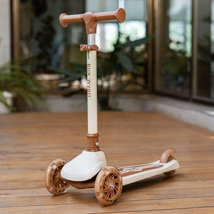 اسکوتر کودک تاشو کیک اند رول Kick and roll Scooter رنگ کرم قهوه ای کد P/K4/CQ