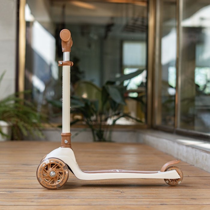 اسکوتر کودک تاشو کیک اند رول Kick and roll Scooter رنگ کرم قهوه ای کد P/K4/CQ