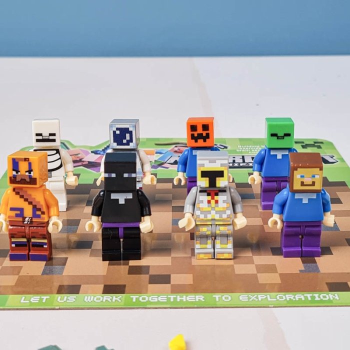 مینی فیگور 8 عددی ماینکرفت با سلاح MINECRAFT کد 8909