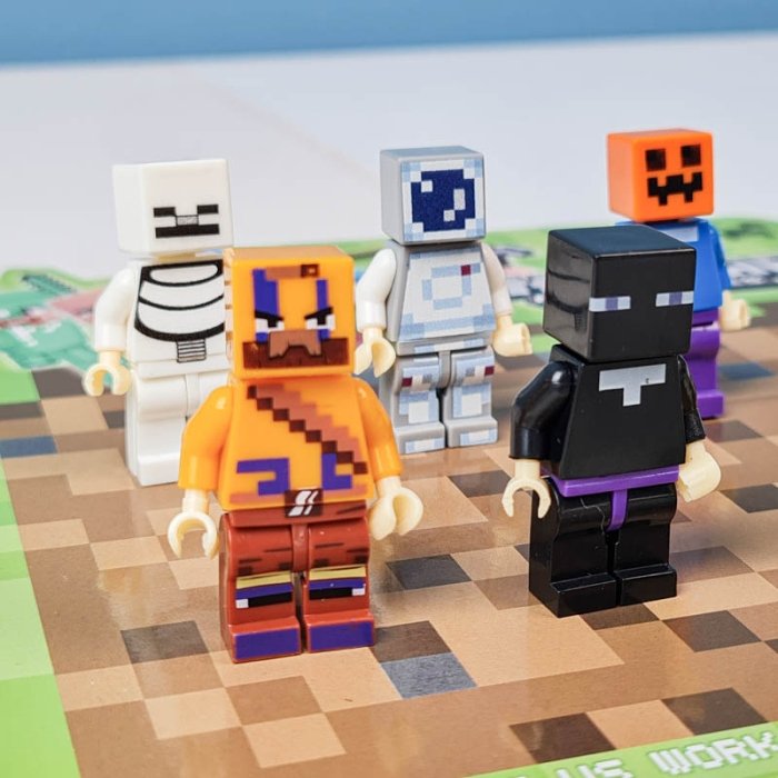 مینی فیگور 8 عددی ماینکرفت با سلاح MINECRAFT کد 8909