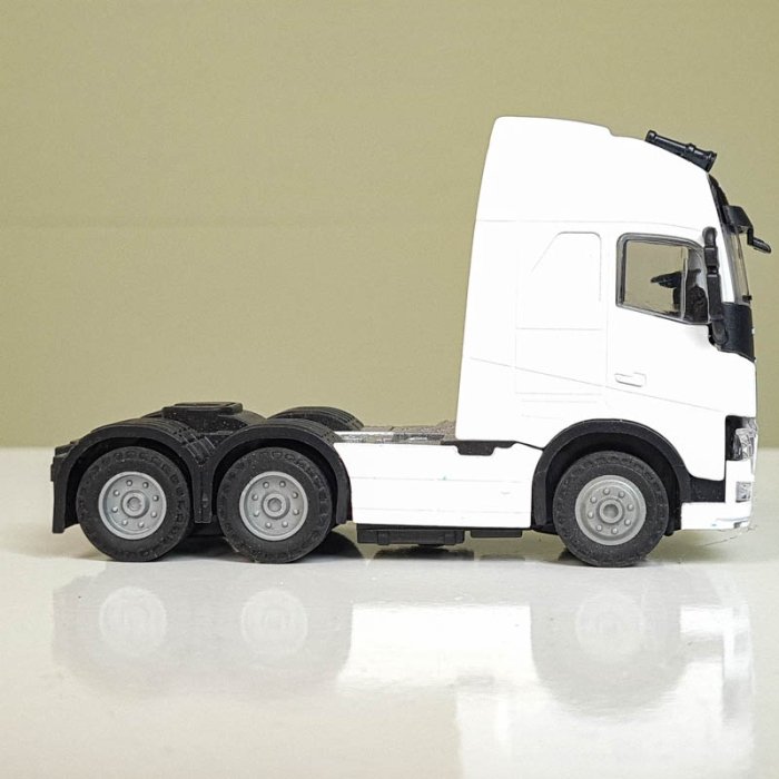 ماکت تریلی کشنده ولوو کد JS1118