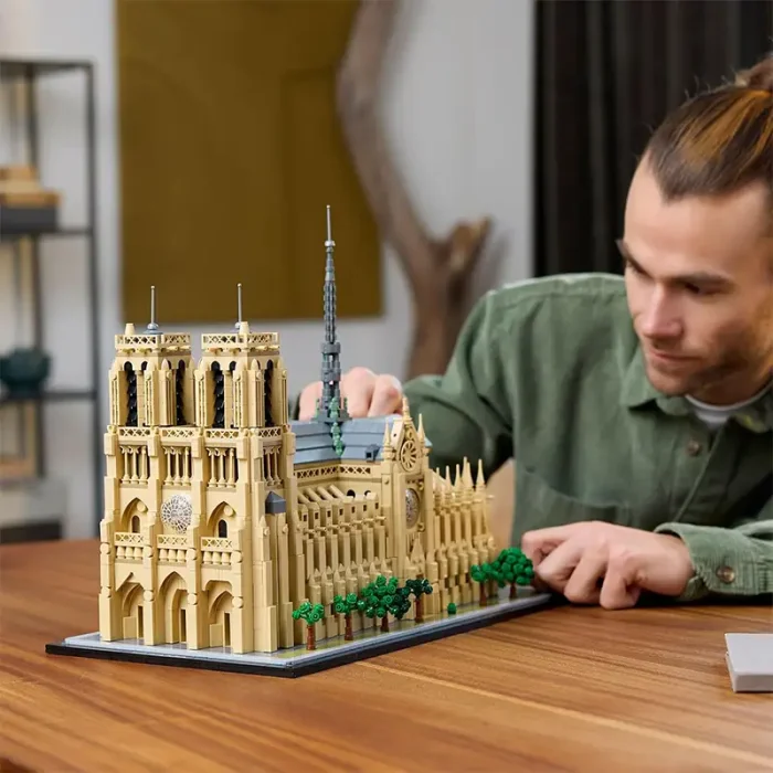 اسباب بازی لگو 1757 تکه کلیسای نوتردام پاریس NOTRE DAME DE PARIS کد T2106