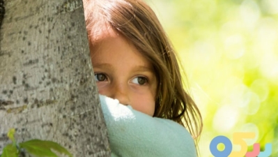 بررسی 9 علت خجالتی بودن کودکان + درمان