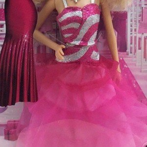 barbie-bfw18-pink-fabulous-long-evening-gown.jpg