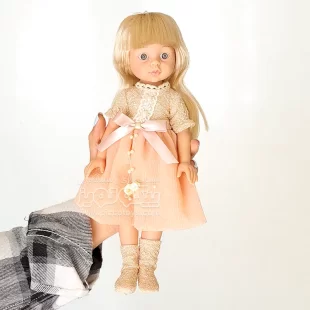 عروسک دخترانه زیبا
