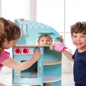 بازی و سرگرمی با آشپزخانه چوبی کودک