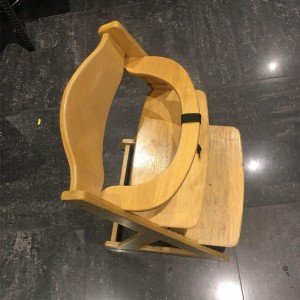 طراحی زیبا صندلی غذای چوبی کودک piccolo