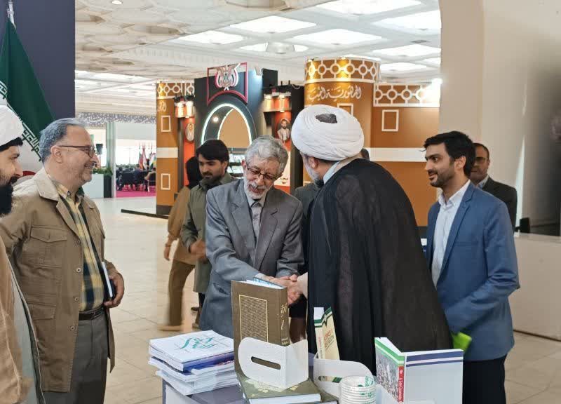 بازدید جناب دکتر حداد عادل از غرفه بین الملل نمایشگاه کتاب تهران