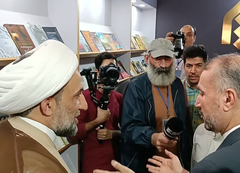 حضور جناب آقای دکتر امیر عبداللهیان وزیر امور خارجه در غرفه بین الملل انتشارات المصطفی