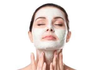 آیا پوست گردن به لایه‌برداری نیاز دارد؟
