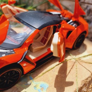 ماکت فلزی ماشین لایکان  مدل فنیر سوپر اسپورت FENYR SUPER SPORT