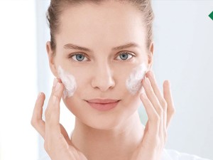  پوستی جوان و شاداب با یک روتین پوستی حرفه‌ای