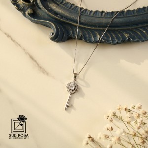 گردنبند نقره 925 طرح کلید نگین دار 12173