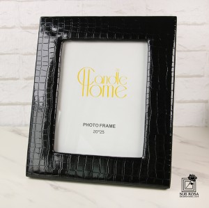 قاب عکس چرمی 20*25- 13595