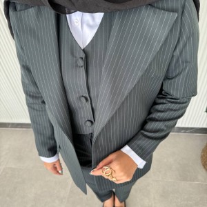 فروش و مشخصات کت یقه انگلیسی زنانه و دخترانه (old money) اولد مانی استایل سبز فاستونی دیپلمات کد DELBAR با طراحی خانم سارا مجیدی