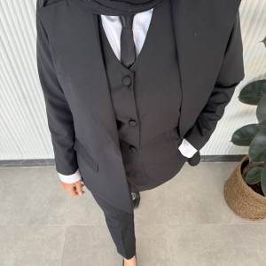فروش و مشخصات کت یقه انگلیسی مشکی زنانه و دخترانه (old money) اولد مانی استایل فاستونی کد SIDE با طراحی خانم سارا مجیدی