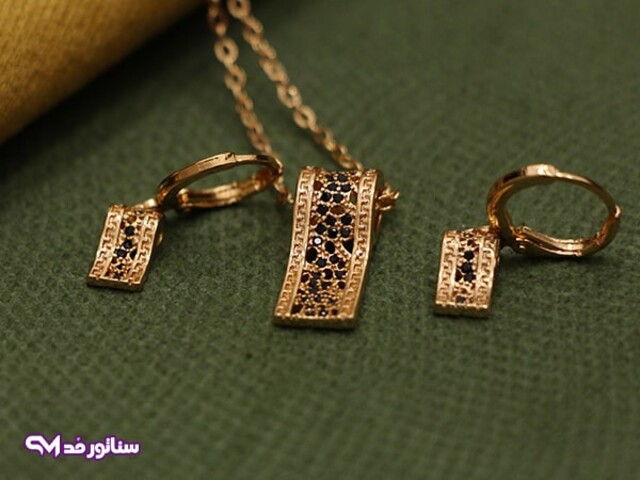 خرید نیم ست ورساچ طرح طلا N8115 | فروشگاه بدلیجات سناتور مد