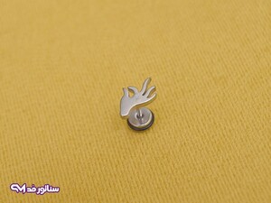 پیرسینگ گوش نقره ای طرح دست PI9052