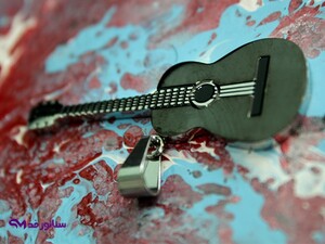 خرید گردنبند استیل طلایی طرح گیتار اسپرت