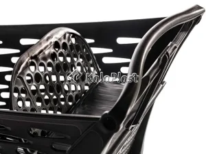 نمای نزدیک از داخل سبد خرید چرخ‌دار ۱۶۰ لیتری مشکی و بخش مشبک آن