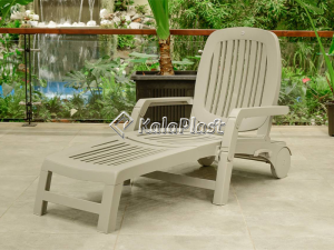 تخت کنار استخری گالریا