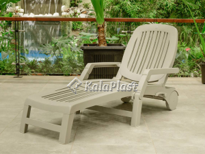 تخت کنار استخری گالریا