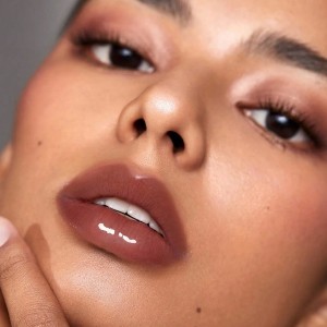 براق کننده لب GLAZE DAZE LIP GLOSS -GRAPE JUICE شیگلم SHEGLAM