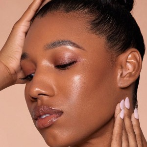 کرم پودر آبرسان SKINFINITE HYDRATING رنگ  EARTH شیگلم SHEGLAM
